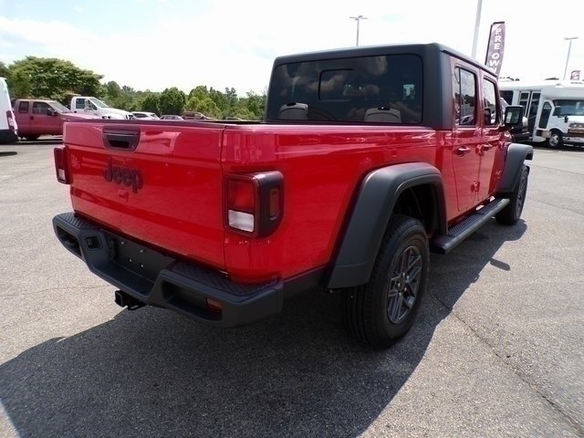 Used 2025 Jeep Gladiator Sport AWD/4WD image 4