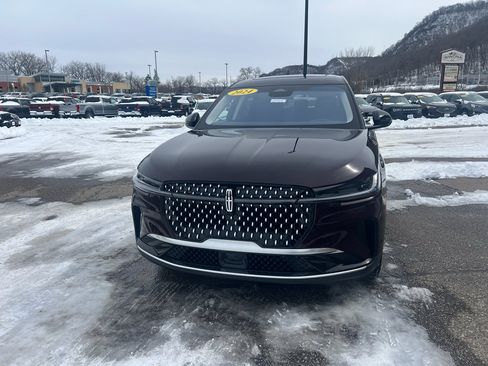 Used 2024 Lincoln Nautilus Premier w/ Equipment Group 102A image 2