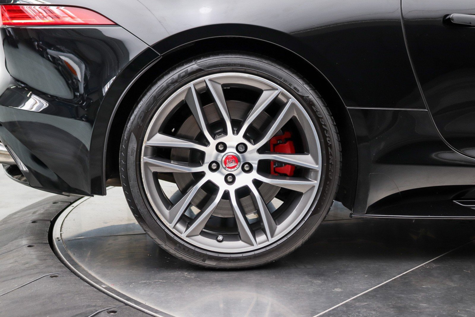 Used 2017 Jaguar F-TYPE R AWD/4WD image 23