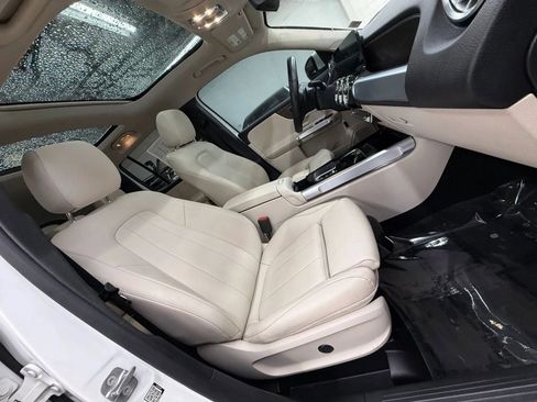 Used 2023 Mercedes-Benz GLB 250 w/ Premium Package image 26