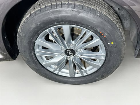 Used 2024 INFINITI QX80 Luxe image 11