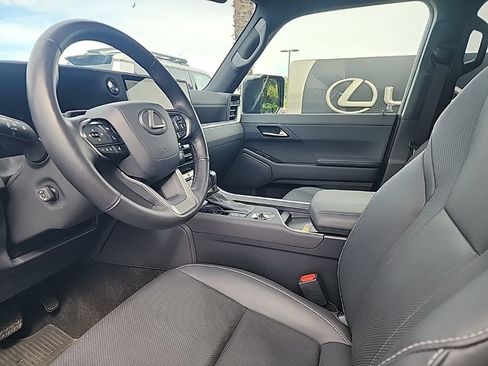 Used 2024 Lexus GX 550 w/ Cold Area Package AWD/4WD image 11
