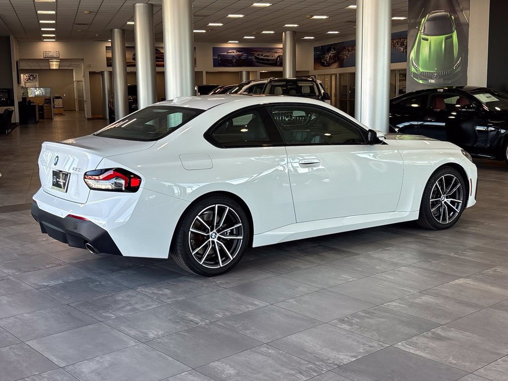 Used 2023 BMW 230i Coupe w/ Convenience Package RWD image 4