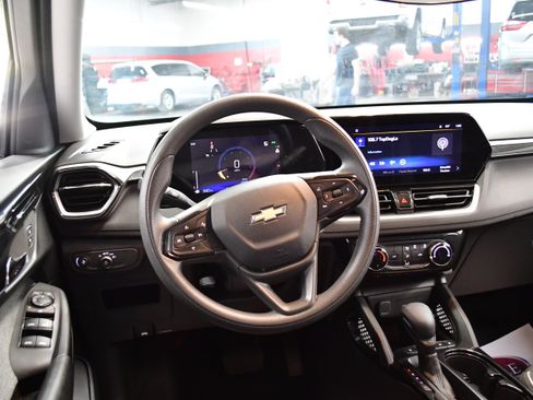 Used 2025 Chevrolet TrailBlazer LT FWD image 11