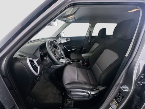 Used 2025 Kia Soul LX w/ LX Technology Package FWD image 13