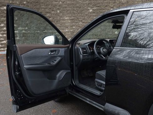Used 2023 Nissan Rogue SV AWD/4WD image 24