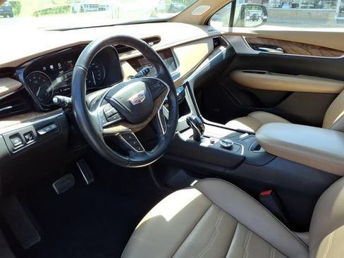Used 2023 Cadillac XT5 Sportv w/ Platinum Package AWD/4WD image 3