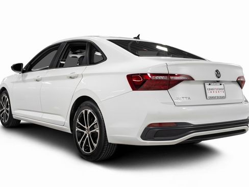 Used 2022 Volkswagen Jetta Sport image 16