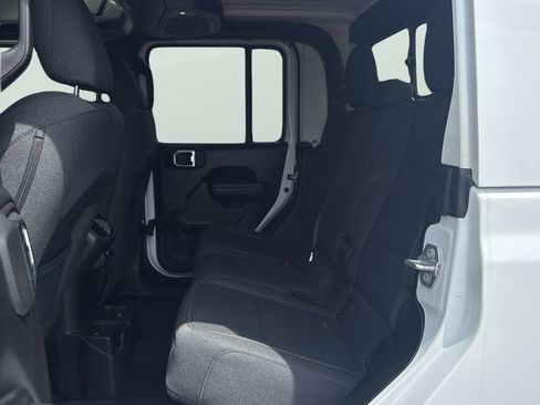 Certified 2025 Jeep Gladiator Sport AWD/4WD image 14