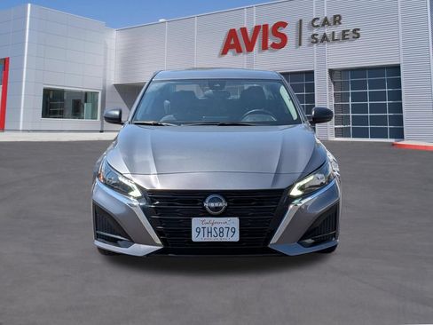 Used 2025 Nissan Altima 2.5 SV FWD image 2
