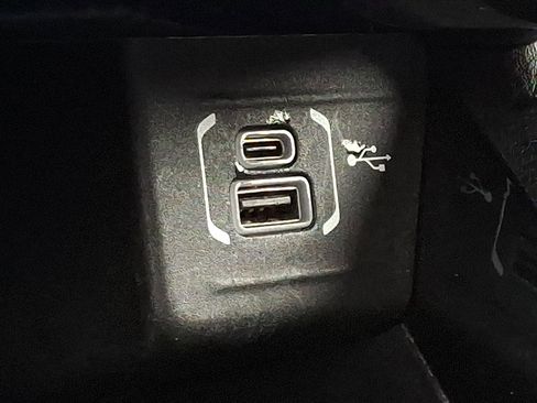 Used 2023 Jeep Compass Limited image 24