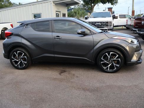 Used 2018 Toyota C-HR XLE FWD image 4