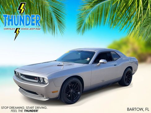 Used 2014 Dodge Challenger R/T RWD image 2