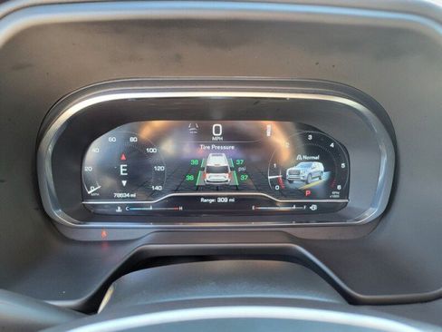 Used 2024 GMC Yukon XL SLT w/ SLT Premium Package image 20