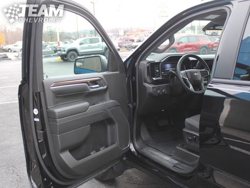 Used 2024 Chevrolet Silverado 1500 LT image 10