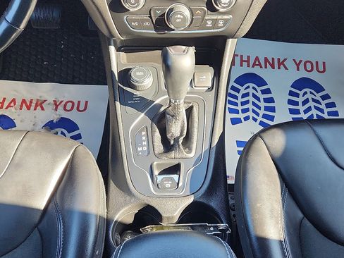 Used 2019 Jeep Cherokee Latitude Plus w/ Cold Weather Group image 19