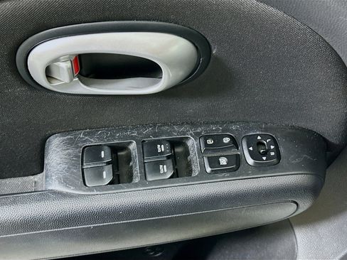 Used 2015 Kia Soul + FWD image 15