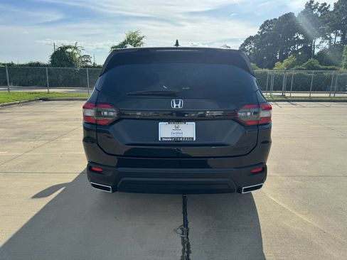 Certified 2025 Honda Pilot Sport image 7