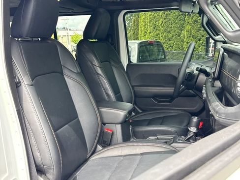 Used 2025 Jeep Wrangler Unlimited Sahara AWD/4WD image 20