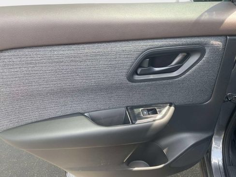 Used 2023 Nissan Rogue S AWD/4WD image 15