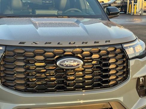 New 2026 Ford Explorer ST-Line image 3