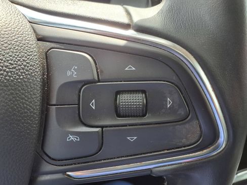 Used 2022 Buick Envision Essence w/ Safety Package FWD image 18