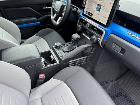 Used 2025 Toyota Tacoma TRD Off-Road image 19