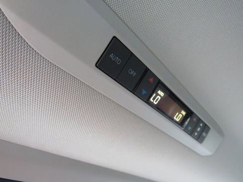 Certified 2026 Toyota Sienna XLE image 21