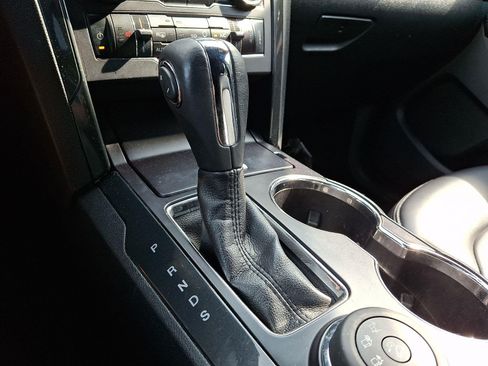 Used 2019 Ford Explorer XLT w/ Equipment Group 202A AWD/4WD image 14