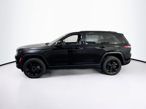 Used 2023 Jeep Grand Cherokee Altitude image 8