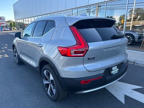 Used 2025 Volvo XC40 B5 Plus AWD/4WD image 3