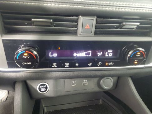 Used 2023 Nissan Rogue SV image 20