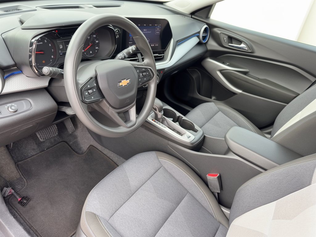 Used 2024 Chevrolet Trax LS w/ LS Convenience Package FWD image 4