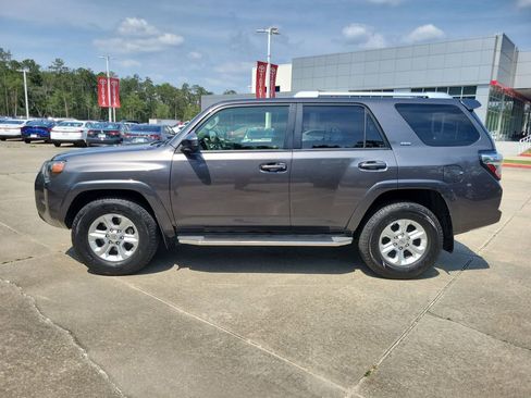 Used 2018 Toyota 4Runner SR5 RWD image 2