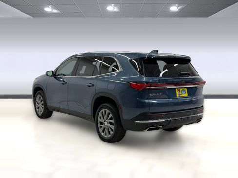 Used 2025 Buick Enclave Preferred AWD/4WD image 2
