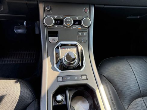 Used 2019 Land Rover Range Rover Evoque SE AWD/4WD image 12