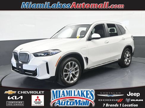 Used 2025 BMW X5 xDrive50e AWD/4WD image 1