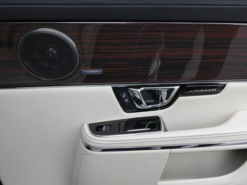 Used 2019 Jaguar XJ L Portfolio image 29