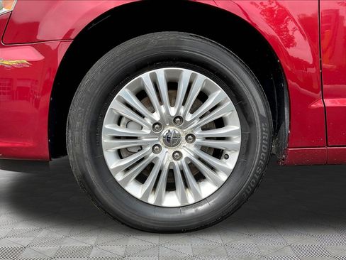 Used 2013 Chrysler Town & Country Touring-L w/ Premium Group FWD image 33