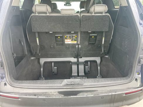 Used 2025 Toyota Sienna XLE FWD image 32