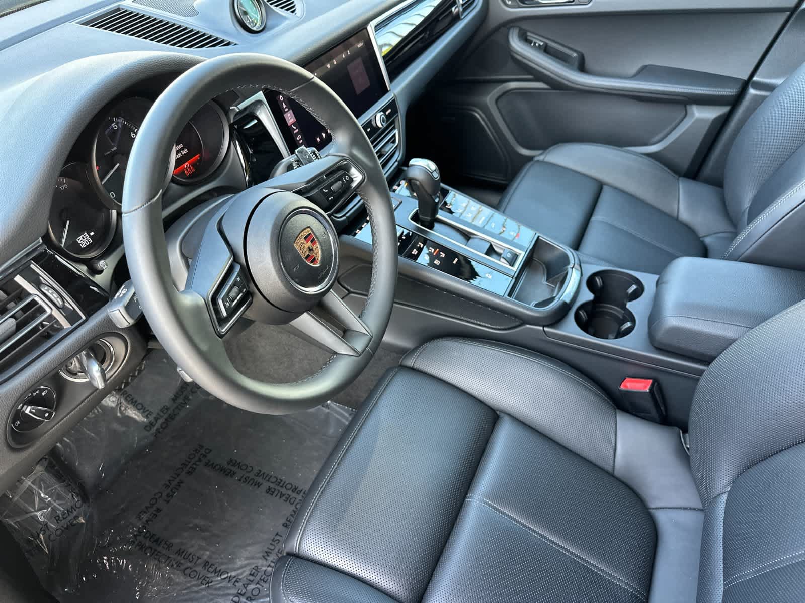 Used 2025 Porsche Macan AWD/4WD image 4