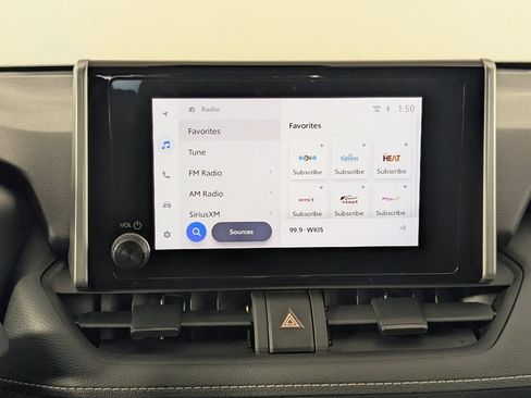 Used 2025 Toyota RAV4 XLE FWD image 20