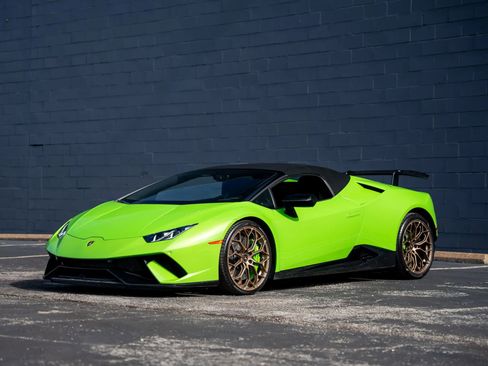 Used 2019 Lamborghini Huracan Performante image 2