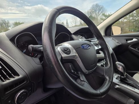Used 2014 Ford Focus SE w/ SE Sport Package image 20