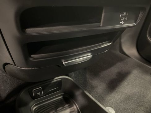 Used 2026 Chrysler Pacifica Select image 23