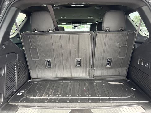 Used 2025 GMC Yukon Denali w/ LPO, Floor Liner Package AWD/4WD image 9