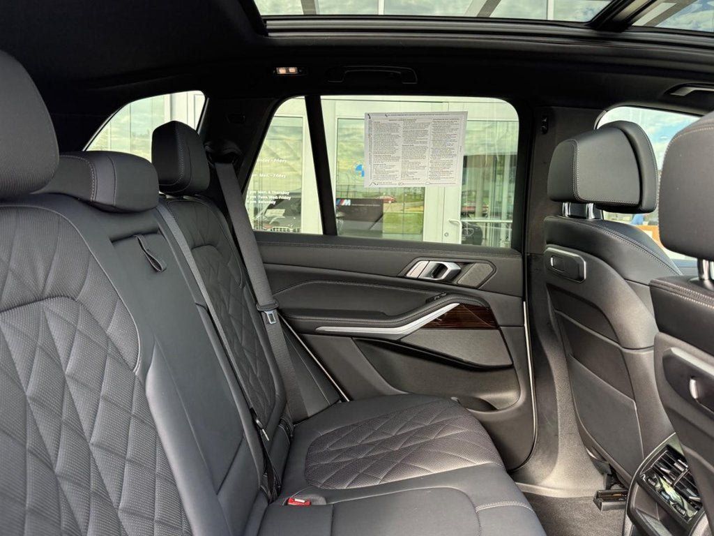 Used 2024 BMW X5 xDrive40i w/ Premium Package AWD/4WD image 10