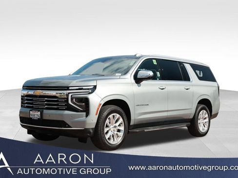 Used 2025 Chevrolet Suburban Premier image 1