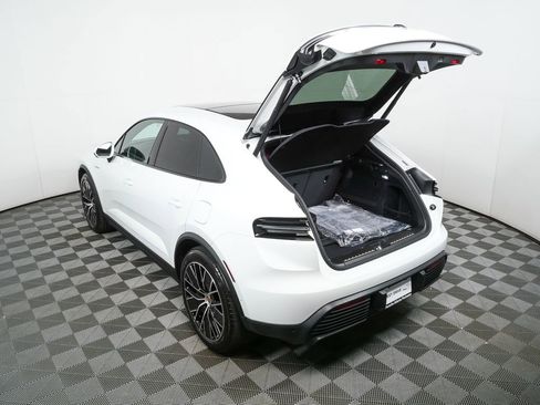 New 2026 Porsche Macan Electric image 33