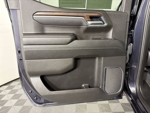 Certified 2025 GMC Sierra 1500 SLT image 37